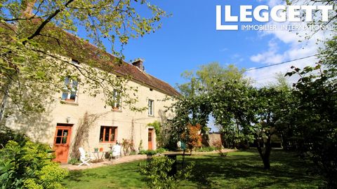 A27816NSD61 - Character semi-detached farmhouse with exposed stone walls and beams, 4 beds on 3 levels with grounds/garden of 796 m². Recently and beautifully renovated, this stunning stone house offers large volumes and high ceilings. The perfect bl...