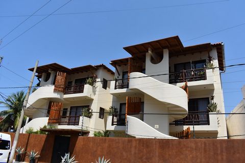 Discover paradise in our exclusive loft in Zihuatanejo! This stunning one-bedroom space will allow you to live a unique experience in the heart of this luxury tourist destination. With an elegant living room, a fully equipped kitchen, and a cozy dini...