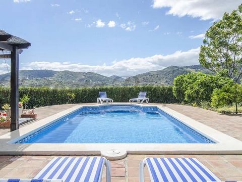 Are you looking for a country property in Spain? This stunning property offers a luxurious retreat nestled in serene surroundings. Boasting five spacious double bedrooms, it provides ample accommodation for guests, with the convenience of four bathro...