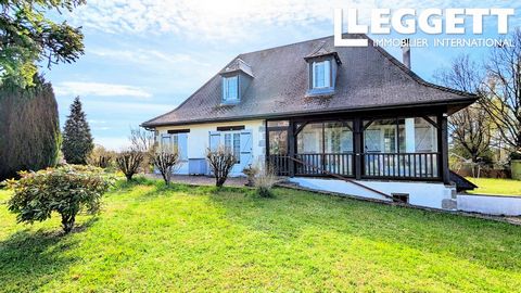 A28173AMC19 - Cette maison de 6 chambres, située sur un terrain de 2260m², offre un vaste espace de vie et la distribution des chambres sur différents étages offre à la fois commodité et flexibilité pour une grande famille. La proximité du populaire ...