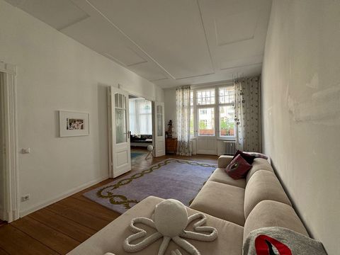 This flat is your perfect gem to spend the beautiful month of May in Berlin. Situated on the so called Antikmeile (antique mile) in Charlottenburg, it's close to all types of public transport. Cafés, restaurants and beer gardens nearby invite you to ...
