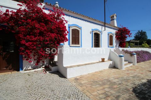 Property with traditional Algarve architecture, consisting of a main house, several annexes, two swimming pools and a tennis court, set on a 5000m2 plot with sea and countryside views.Ten minutes from Vilamoura Marina, golf courses and beaches.Its un...