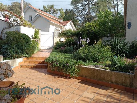 REZOXIMO offers you in Saint Georges de Didonne (17110) this T3 type house in the Valieres district, approximately 400m from the Grande Conche beach. This 3-room house of approximately 60 m2 consists of an entrance to the living room/living room with...