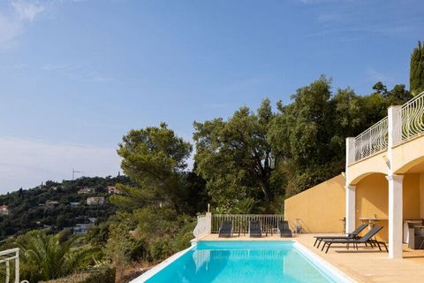 Apartament wakacyjny Rainier znajduje się w dobrze utrzymanej willi Monte Carlo z basenem. Z każdego tarasu masz wspaniały widok na morze!