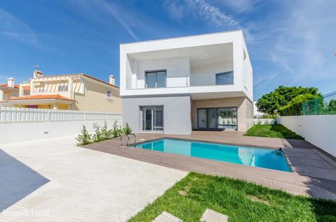 In Quinta dos Foios, in Azeitão, is this luxury villa featuring high quality finishes on a 541m2 plot and covered area 293.4m2. It consists of 2 floors: Floor 0: - Hall 6.25m2, - Living room with fireplace and stove 33.45m2, - Room 13.79m2, - Toilet ...