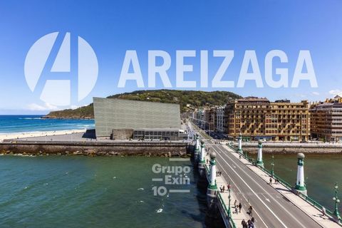 Areizaga Real Estate exclusive property.  Discover this stunning 72.42 square meter apartment, a true gem with views of the sea and the Urumea River. Inside, awaits a master bedroom that will surprise you with its dazzling panoramic views and amazing...