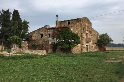 Cornex Capital presents this charming Catalan country house in one of the best areas of the Costa Brava, l'Empordanet, located in a very quiet area surrounded by countryside. Very luminous and south facing, with spectacular views of the Baix Empordà ...