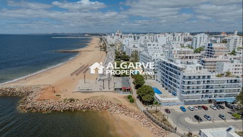 Located in Quarteira. Just 10 meters from the wonderful fine sand and inviting water of the beach we have this 2 bedroom apartment, next to fantastic restaurants, supermarkets, bars, shops, cafes... With 127 sq.m. of built area. Upon entering the apa...