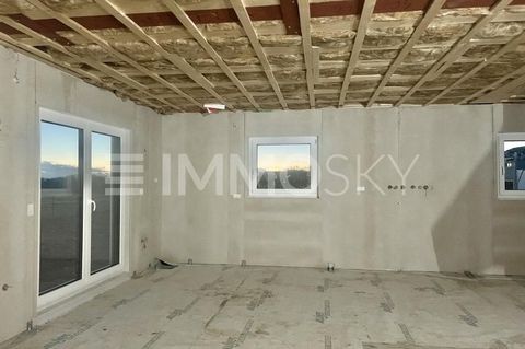 Completion in sight: New single-family house with elevator in Scheßlitz For sale is a modern house in the idyllic new development area of Scheßlitz. Construction began at the beginning of 2023 and is currently under construction, with the basic struc...