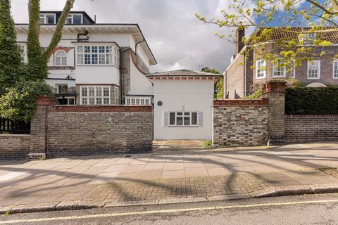 It is almost impossible to separate the bespoke features of this remarkable townhouse from the history that brought it to life. Potential buyers will appreciate the one-of-a-kind aspect offered by such a captivating property that has inspired creativ...
