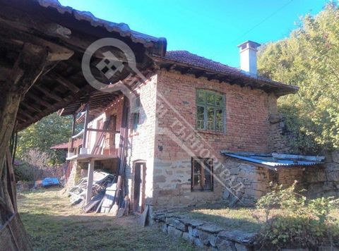 Imoti Tarnovgrad offers you a two-storey house near the village of Gabrovtsi. The first floor consists of a tavern with a fireplace and a furnace. External stairs reach the second floor, where there are two bedrooms, a corridor and a closet. The yard...