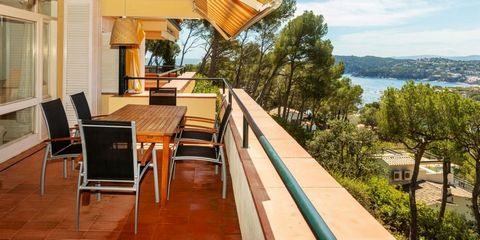Situé dans le quartier du phare de San Sebastià, à Llafranc - Costa Brava, nous trouvons ce magnifique appartement avec de belles vues panoramiques et sur la mer. Son orientation sud-sud-ouest garantit une lumière naturelle exceptionnelle ainsi qu'un...