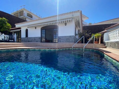 Discover the villa of your dreams in San Eugenio Alto! Top floor: - 4 bedrooms, all with en-suite bathrooms - Master bedroom with dressing room and large private terrace - Wardrobes in all rooms Main floor: - Living room with stunning panoramic views...