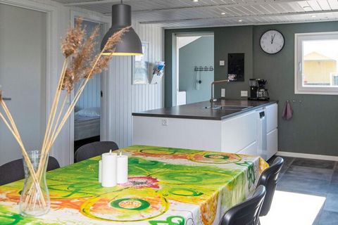 Bei Købingsmark liegt dieses Ferienhaus mit einem großen Aktivitätsraum für den Freizeitspaß und der Möglichkeit für verschiedene Arten von Wellness. So können Sie nach einem aktiven Tag im Whirlpool oder in der Sauna des Hauses wunderbar entspannen....