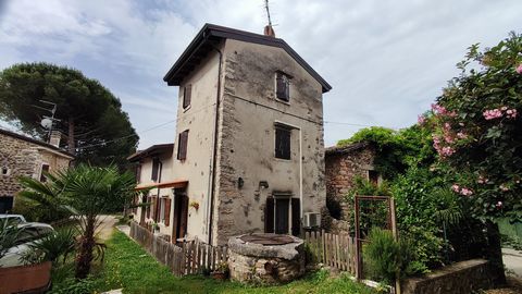 RUSTICO between lake and mountain A few minutes from the lake and the mountain we propose this characteristic rustic inserted in a typically Italian court surrounded by greenery a stone's throw from the center of the well-known and served piedmont to...