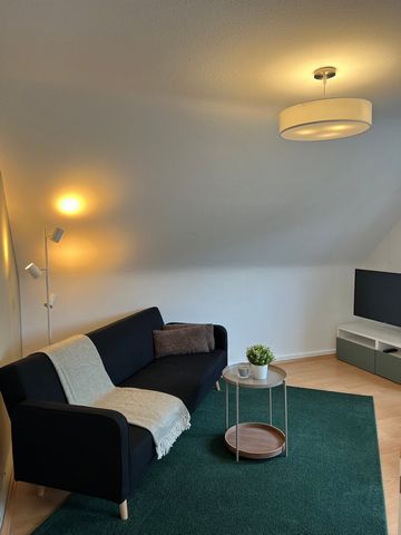 Welcome to our cozy apartment, where you will quickly feel at home. The apartment is located centrally and in a very quiet environment. It offers easy transport and public transport connections. The city is only 5-7 minutes walk away - same as the bu...