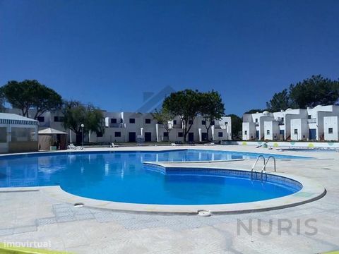 This 3 bedroom duplex apartment for sale in the Portas do Sol condominium, in Portimão, offers a charming and versatile experience. The ground floor features a large living room with kitchenette and a bathroom, providing a cozy space for daily activi...