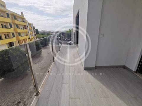 Brand new 2-bedroom apartment, consisting of a spacious living room, fully equipped kitchen, two bedrooms, one of them with an ensuite bathroom, two bathrooms, balconies in the living room and bedrooms, and a beautiful view of the Ria Formosa. Locate...