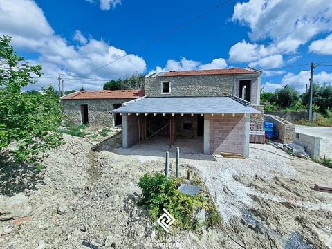 Come meet this unique opportunity to acquire a village house in Portugal. Located in a nice and sunny village in the municipality of Pombal, this beautiful stone villa combined with concrete in sight has a gross area of 211m2, spread over two floors....