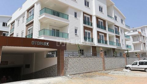 Appartement met 2 slaapkamers in een omheind complex met zwembad in Konyaaltı Antalya Het appartement met uitzicht op de bergen ligt in de wijk Sarısu in Konyaaltı. De wijk Sarısu valt op door zijn natuurlijke uitzichten en de nabijheid van de strand...