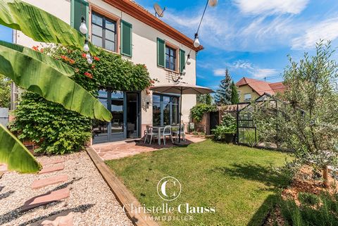 REAL LOVE AT FIRST SIGHT LESS THAN 5 MINUTES FROM MARLENHEIM! Discover this charming house nestled in the heart of a quiet cul-de-sac in Kirchheim. A former nineteenth-century schoolhouse, this house has been carefully renovated, harmoniously blendin...