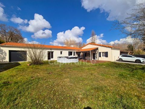 Maison à vendre 5 pièces CHAILLEVETTE (17), garage, terrain de 590m²
