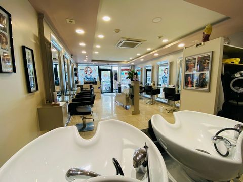 Salon de coiffure 58m² + sous sol 58m²
