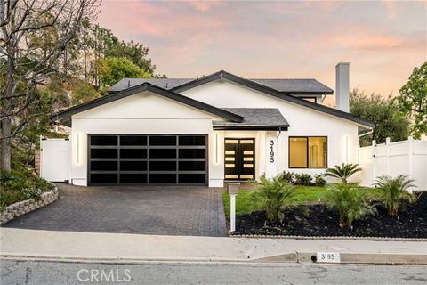 Nestled on a quiet street in the highly sought after Emerald Isle neighborhood of Glendale. A mature and inviting landscape design lends to the gorgeous curb appeal aesthetic of this property. Situated on an over 9,000 square foot lot, this captivati...