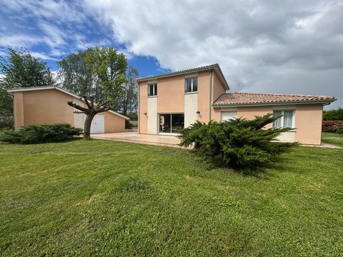 Maison 5 chambres, grande parcelle, double garage.