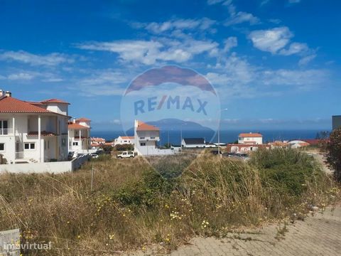 Magnifico Terreno para venda na Ericeira a 269 000 €.   Seja bem vindo/a,   Construa a sua casa de sonho numa das zonas que respira mais praia e tradição. Localização privilegiada com vista mar onde o azul sobressai mesmo ao lado da praia de Ribeira ...