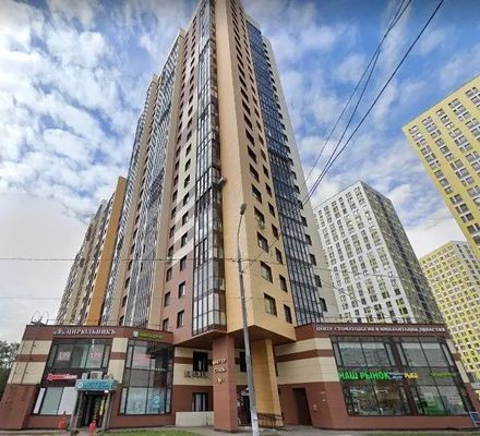 Продается уютная однокомнатная квартира с качественным ремонтом в тихом и зелёном районе, идеально подходящая для комфортного проживания. Просторная кухня с балконом станет отличным местом для отдыха и семейных ужинов. Комната изолирована, а совмещён...