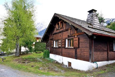 In a quiet and sunny area, close to the ski slopes. On a pretty plot of 408m2 - charming chalet on crawl space comprising: On the ground floor: A living room with dining area and kitchen area, living room, small terrace facing east, south-east, a sma...