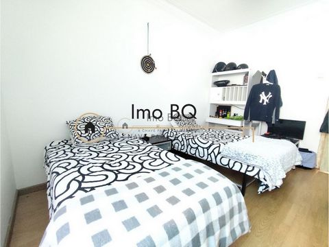Apartamento Encantador no Coração de Santarém Imóvel exclusivo! Descobre este magnífico apartamento situado no centro histórico de Santarém, uma verdadeira joia para quem procura conforto e conveniência. Localizado numa zona calma e tranquila, este i...