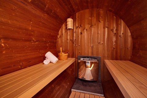 Vakantievilla Amalia 4 met sauna Vakantievilla Amalia 4 met sauna in de tuin is ideaal om volledig te ontspannen tijdens je vakantie. Dit luxe vakantiehuis beschikt over een ruime woonkamer met een open keuken. De keuken is volledig ingericht en voor...