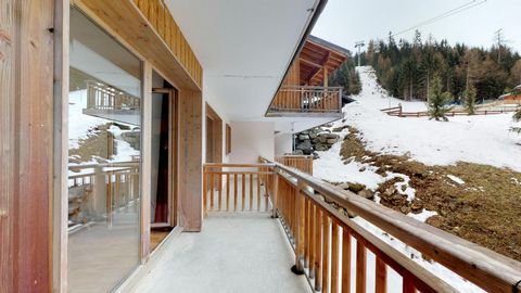 The residence Les Chalets de Florence***, with a lift is ideally situated in the centre of the ski resort of Valfréjus, Alps, France, at the foot of the ski slopes and at the departure of the gondola. A choice of different types of accommodation is a...