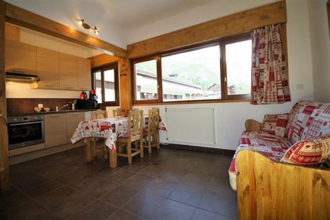 Residence Chalet de la Tour is located in Tignes le Lac (2100m), 100 meters from the skilifts, the French Ski School (ESF). Tourist Information center n, many shops and amenities are to be found within 200 meters. Chalet de La Tour is a quiet residen...