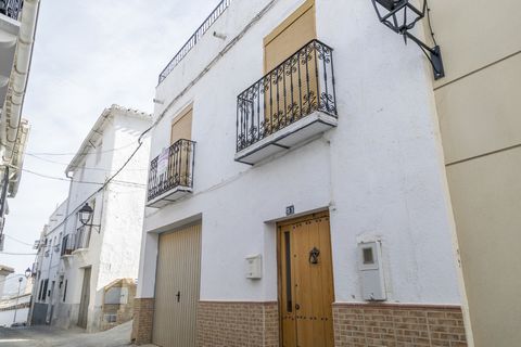 Dream rustic end of terrace village house with stunning views of the Sierra de los Filabres and integral garage. The house is located in the main street of Seron, near the Grand Nasrid Castle. The property has 3 floors and has 3 bedrooms and 1.5 bath...
