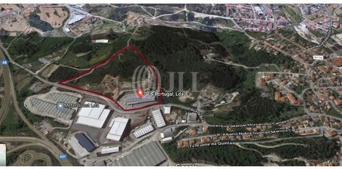 Terrain industriel à Venda do Pinheiro avec agrégation de 4000 m2 à construire. Situé dans une zone industrielle de Venda da Pinheiro. À 2 min. de voiture de l'entrée de l'autoroute A8 et à 20 min. de Lisbonne.
