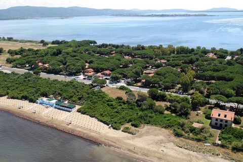 Flat in Residence in Tombola di Giannella: a small handkerchief of land overlooking the sea, at the foot of Monte Argentario. The beach, about 100 metres away, stretches for 7 km. The large pine forest of maritime pines and special shrubs in which th...