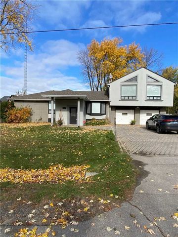 Sunfilled, Spacious And Upgraded 4 Bedroom In Prime King City Location. Beautiful Backyard, Large Deck, Saltwater Pool, Pond With Waterfall And Koy Fish, Custom Wood Gazeboo. Large Storage(Good To Fit A Boat) . 5 Min Walk To Go Station, 5 Min Drive T...