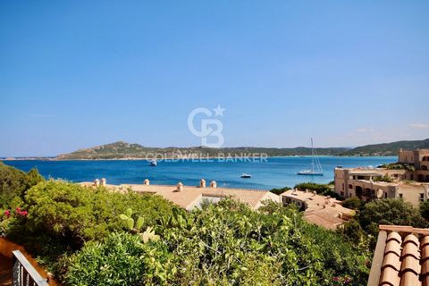 CALA ROMANTICA PORTO CERVO Apartment directly on the sea in Cala Romantica From the veranda with sea view you enter the living room which then connects the kitchenette and the 4 bedrooms. The complex has direct access to the sea with a pier and a spl...
