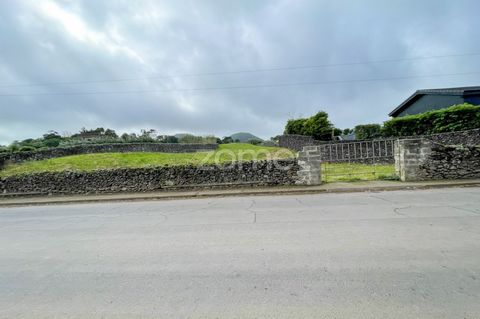 Identificação do imóvel: ZMPT553738 Rustic land with a total area of 12080 m2, located in a quiet area and with great potential. Considering that it has 2 fronts, the front closest to the road has the possibility of building a 2-storey house, respect...