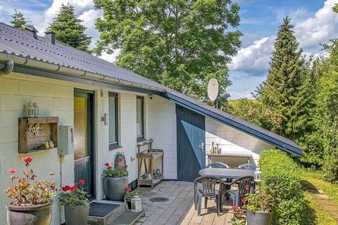 Holiday cottage with renovated kitchen from 2003 and terraces on 3 sides. There is an outdoor wood whirlpool (DanCenter provides no service on this). Annex with sauna. Closed and secluded natural plot with a lot of wildlife and corners for sunbathing...