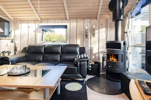Well-kept holiday cottage located on a scenic and quiet natural plot. You can enjoy the warmth from both sauna and whirlpool. The large terraces and the covered terrace provide both sun and shelter and you can have barbecues. The family will apprecia...