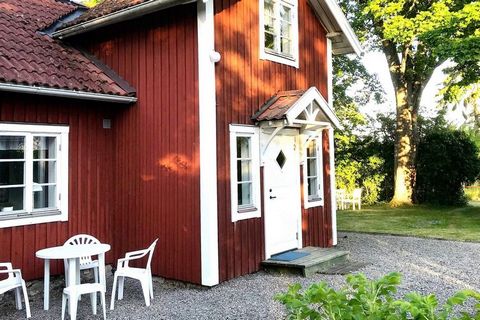 A red cottage in the countryside in the eastern part of Sörmland between Trosa and Nyköping, a family-friendly idyll where you live next door to a farm where there are horses, dogs and cats. Downstairs you have a simpler but spacious kitchen with din...