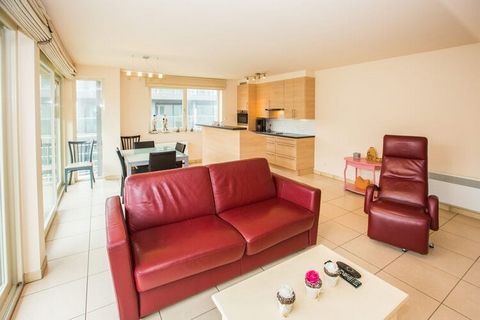 Corner flat on the 5th floor with 2 bedrooms (2x double bed).  Furthermore, there is a bright, spacious living room (sofa bed for 2 persons), a terrace overlooking Leopodlaan, an open-plan fitted kitchen, a bathroom with a bathtub and a shower room. ...