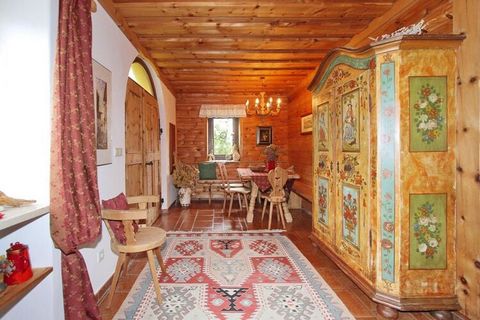 In the midst of orchards on a very well-kept garden property, very quiet and yet close to the town center. Latsch is located in the central Vinschgau at 640 meters above sea level. Relax in the 900 square meter green garden, surrounded by colorful, f...