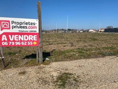 AVERMES, Stéphane LAROBE offers a LAND of 908 m2 in Subdivision. Flat serviced land near expressway and commercial area. Price 65,590 euros including 5,590 euros of fees included buyer's charge, or 60,000 euros excluding fees. This property is offere...