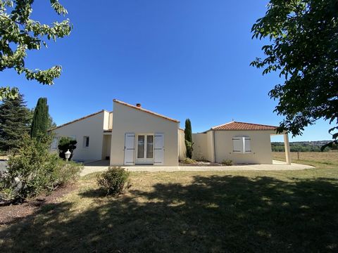 RARE ENVIRONMENT! In the countryside, not overlooked, this single storey house is on a plot of 2000 m2. It consists of an entrance, living room with insert, furnished and equipped kitchen, back kitchen, four bedrooms, office, bathroom, toilet, large ...