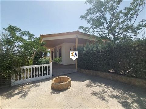 This detached spacious 300m2 build and well presented 4 bedroom, 2 bathroom Chalet with extensive land of 18,662m2 is situated in El Solvito close to the traditional Spanish Village of Fuente-Tojar near the popular town of Priego de Cordoba in Andalu...